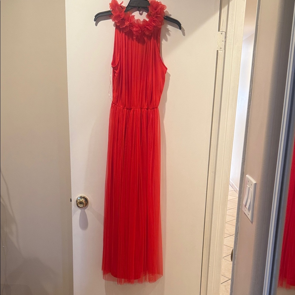 Elegant Red Sleeveless Gown